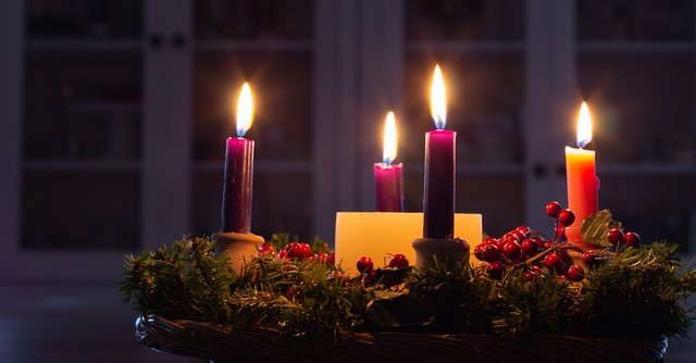 An Advent wreath with lit candles