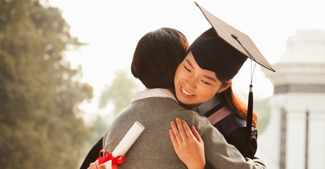 colleage graduate hugging mother