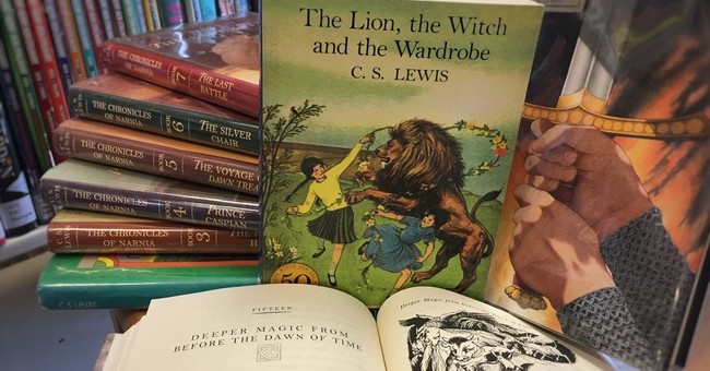 Books by C.S. Lewis, The Lion, the witch, and the wardrobe