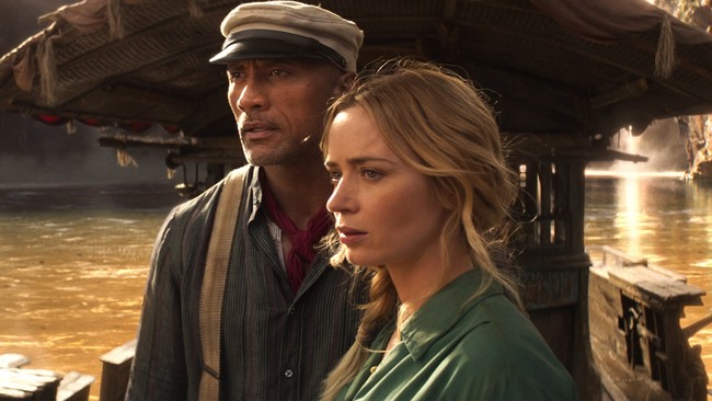 Emily Blunt and Dwayne Johnson on boat