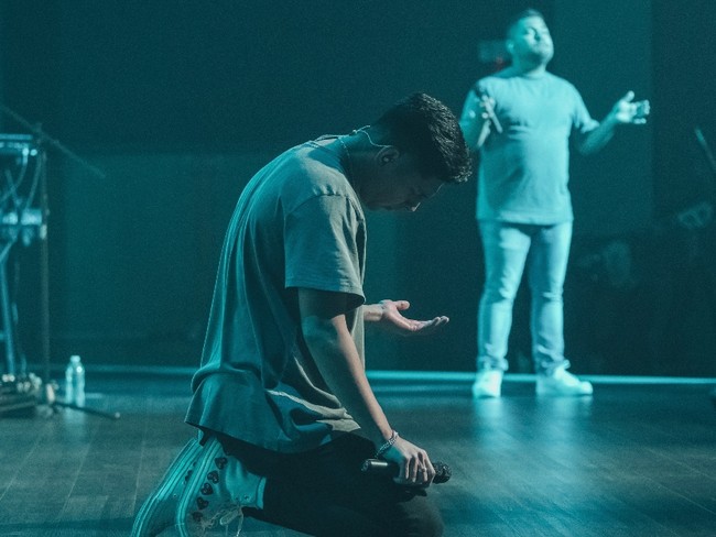 4 Ways Trendy Church Culture Is Making You Spiritually Weak