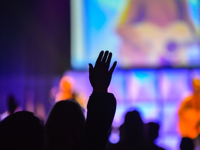 20 Call to Worship Bible Verses & Prayers