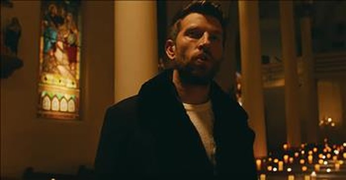 'The First Noel' By Country Singer Brett Eldredge