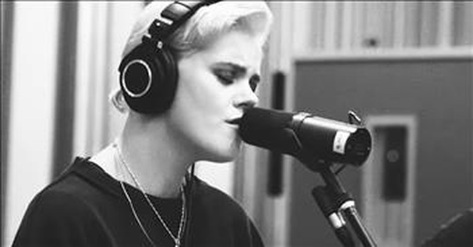 'Another In The Fire' Hillsong UNITED Acoustic Performance