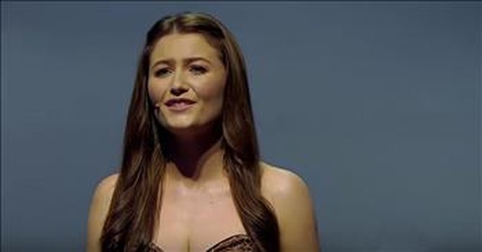 Celtic Woman Performs 'How Can I Keep From Singing'