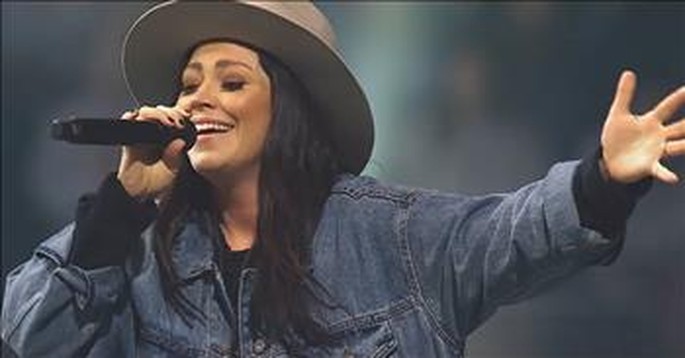 'Way Maker' Passion Featuring Kari Jobe, Cody Carnes And Kristian Stanfill