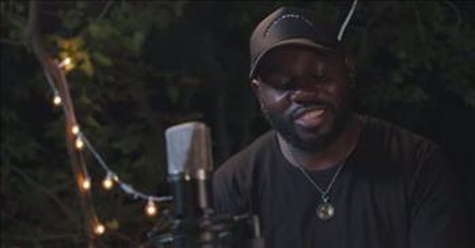 'Keep On Coming Through' Jonathan Traylor Acoustic Performance