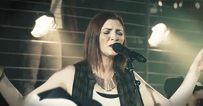 'Alive In You' - Amazing Live Acoustic Performance From Jesus Culture