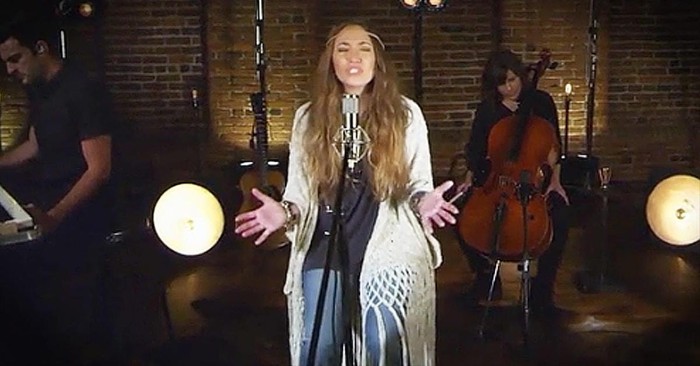 'Power To Redeem' - Beautiful Worship From Lauren Daigle