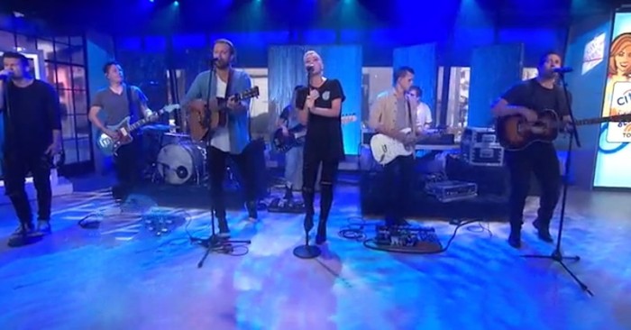 Hillsong United Performs "Oceans" on The Today Show