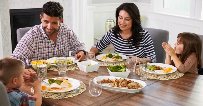 How to Encourage Your Family at the Dinner Table