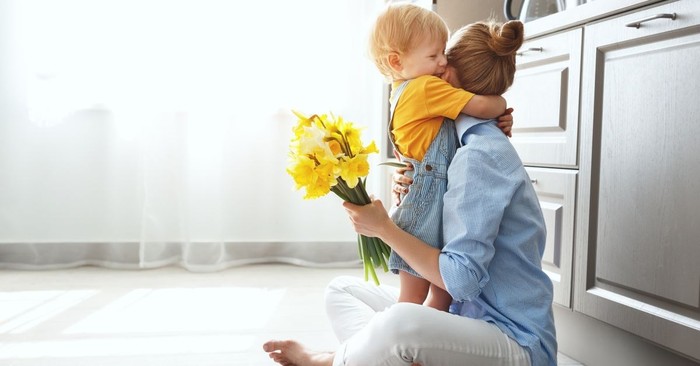 14 Thoughtful Ways to Celebrate Mom as a Family
