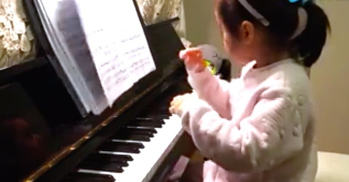 Three Year Old Girl Will Astound You With Her Ability to Play Piano!
