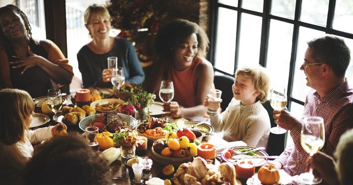 10 Ways to be Hospitable During the Holidays
