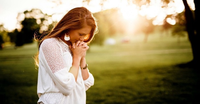 5 Prayers for Your Pastor (& Why It's So Vital to Pray for Our Pastors)