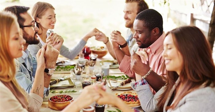 20 Beautiful Thanksgiving Prayers for Your Family