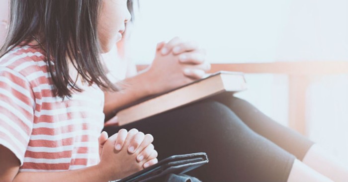 How to Pray Together as a Family: 7 Helpful Ideas