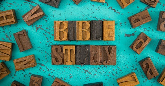 How to Find the Best Bible Study Curriculums (5 Key Questions)