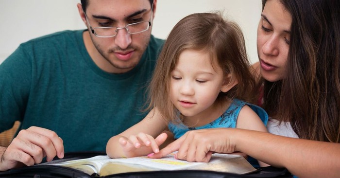 10 Promises of God to Teach Your Little Ones (In a Way They Understand)