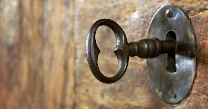 8 Ways to Know if God Is Closing a Door