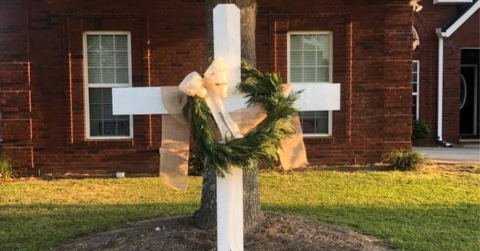 'Faith over Fear': Thousands Place Crosses in Yards to Celebrate Hope amidst Pandemic