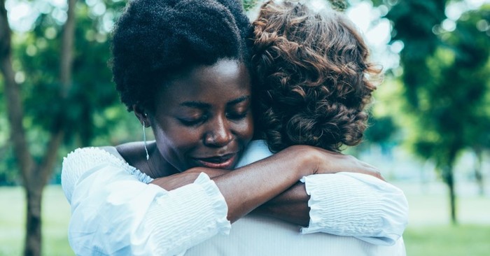 7 Ways to Be a Friend Who Prays on the Spot