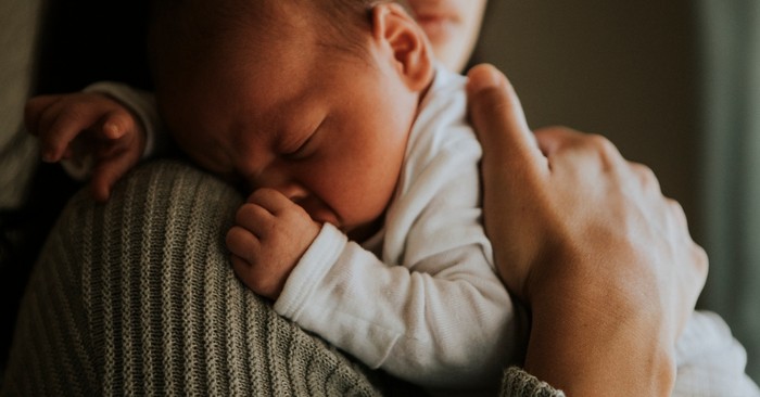 10 Prayers for the New Mom During the Holidays