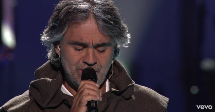 Andrea Bocelli Performs 'What Child is This?' with Mary J. Blige