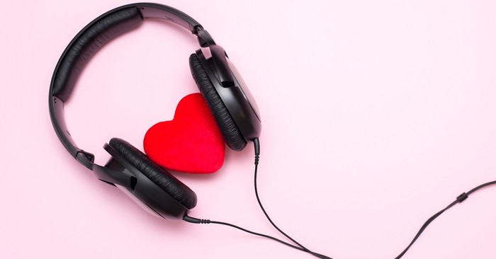 30 Beautiful Christian Love Songs to Listen to with Your Spouse