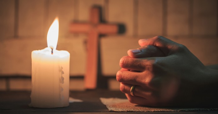 <b>2:</b> 5 Songs to Help You Pray in Times of Grief