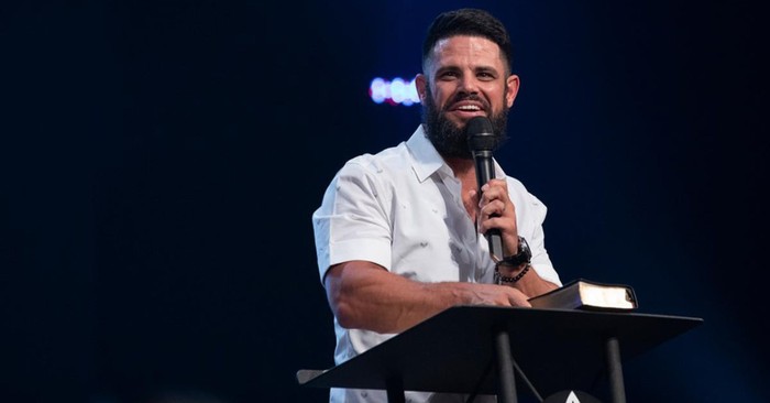 Mark Driscoll Faces Backlash for Posting Photo with Steven Furtick