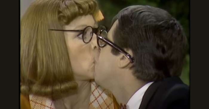 Carol Burnett and Jerry Lewis Go on Date in Hysterical Sketch