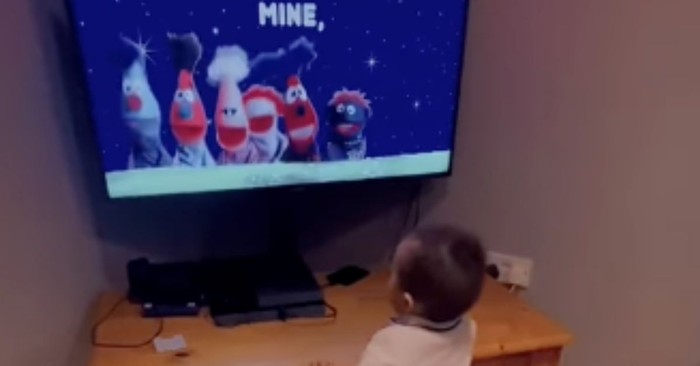 Toddler's Adorable Sing-Along and Dance Routine to 'This Little Light of Mine'
