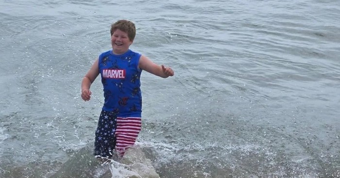 Mom Cautions Others after Son Suddenly Collapses on the Beach