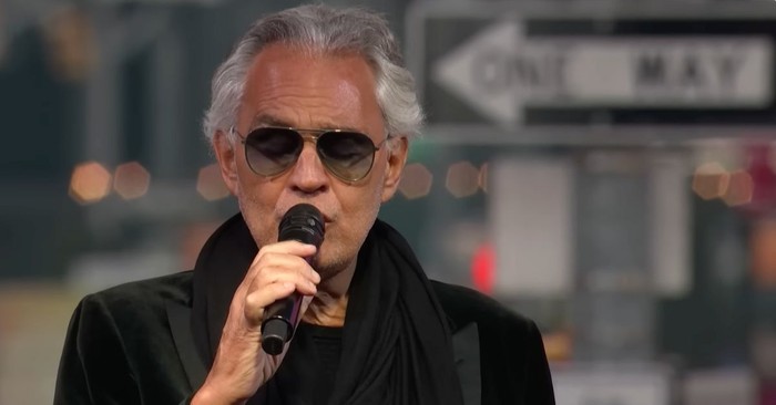 Andrea Bocelli Sings ‘Amazing Grace’ in the Middle of Times Square