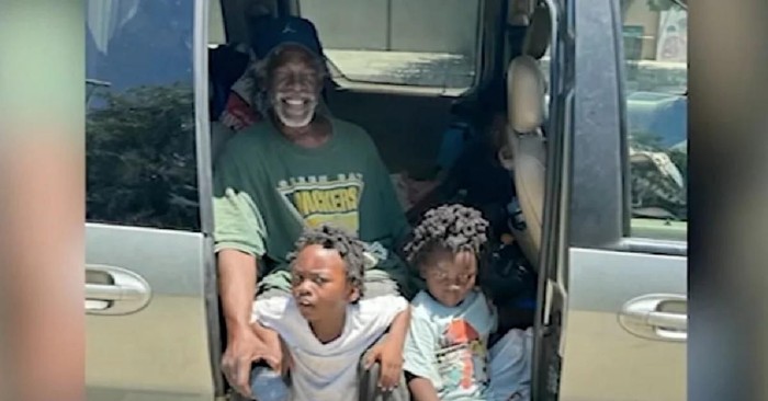 Family Was Homeless and Living in a Van Until the Kindness of Strangers Changed Everything