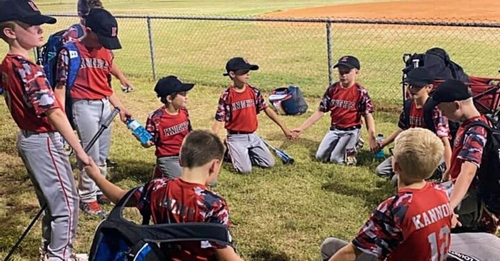 Man Spots Young Players Praying during Medical Emergency at Ball Field and It’s Powerful