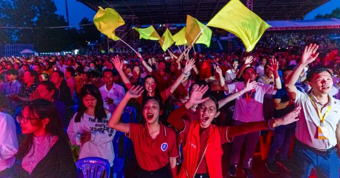 Franklin Graham Reaches 24,000 in Vietnam, 1,200 Accept Christ for First Time