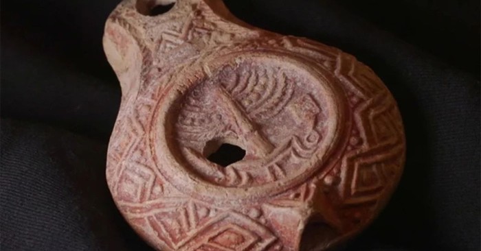 Archaeologists Discover Rare Lamp with Temple Symbols in Jerusalem