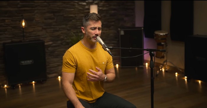 Stunning Rendition of Bill Withers’ Beloved Classic ‘Lean on Me’