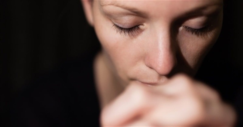 woman praying at night, good night prayers, evening