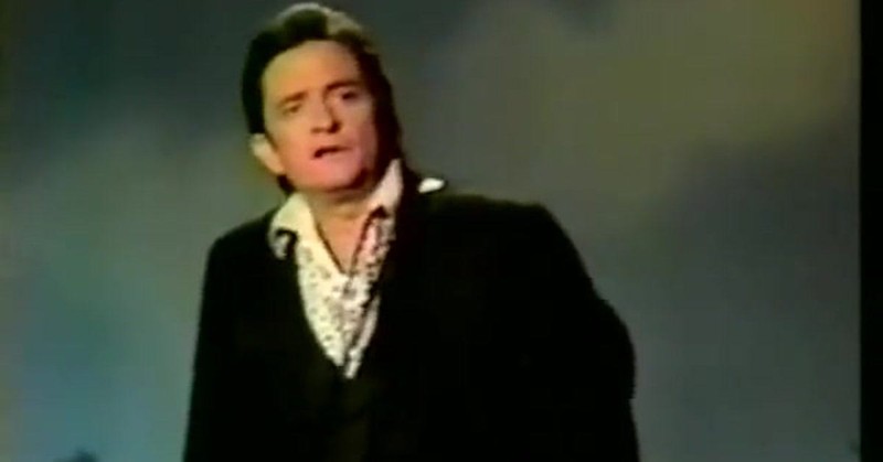 Johnny Cash Praises God by Singing The Battle Hymn of the Republic