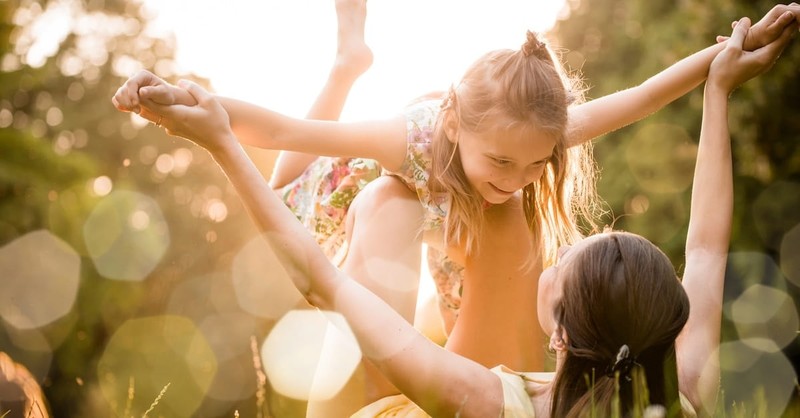 How Can a Mother Best Raise Confident, Healthy Daughters?