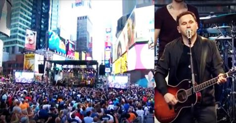 Matt Redman Turns Times Square into a Church 