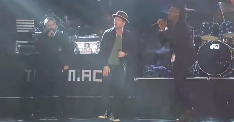 DC Talk Reunites for Performance of 'Love Feels Like' at Dove Awards