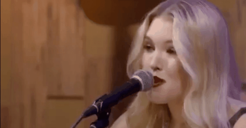 Glen Campbell's Daughter Performs 'Remembering' For Him