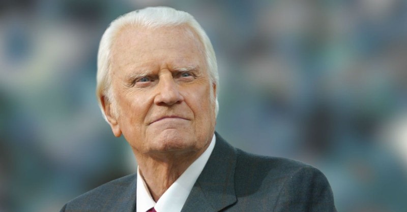 5 Powerful Prayers from Billy Graham That Still Uplift Us Today