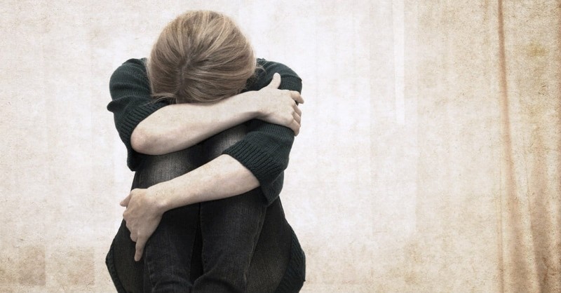 4 Ways to Offer Help to Someone in Crisis