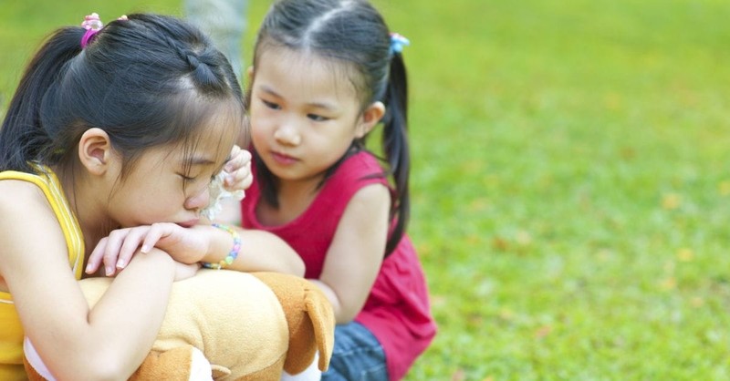 How to Teach Kids to Pray for Their Friends