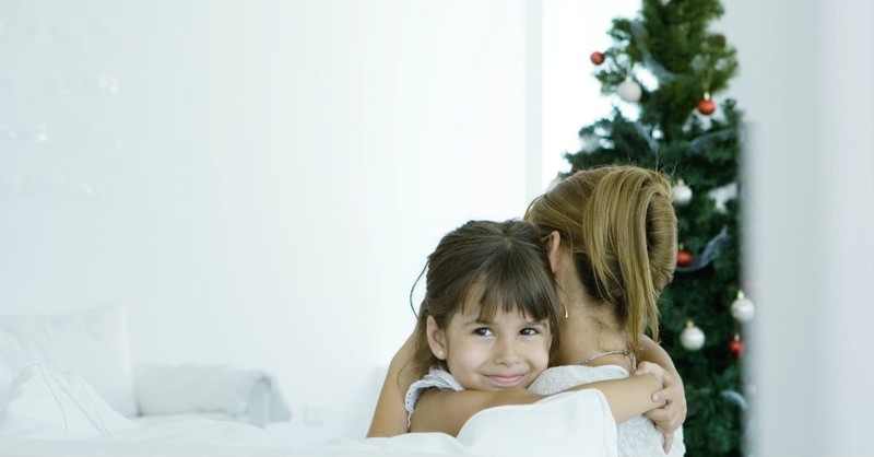 10 Encouraging Tips for the Single Mom at Christmas